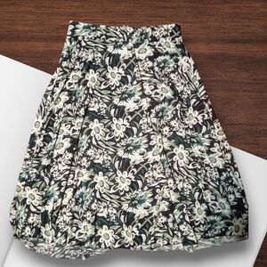 Chic Floral A-Line Skirt in Green, Black and White